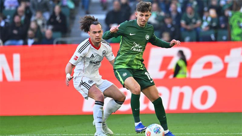 Lindström (r.) spielte für Wolfsburg und die Eintracht. (Archivfoto)