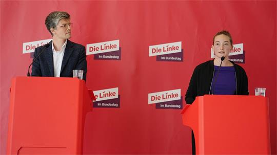 Linke-Politikerin Violetta Bock und Rechtsanwalt Johannes Franke in Berlin. Hat die Linke vor Gericht Erfolg?