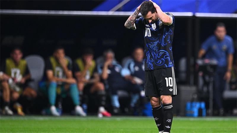 Messis Fäuste-Jubel: Argentinien wieder im WM-Finale Lionel Messi ärgert sich nach dem Gegentreffer.