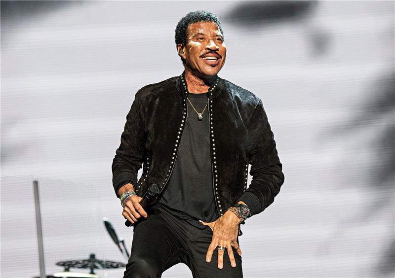 Lionel Richie: Auftritt für Charles III. ist eine „Ehre” Lionel Richie singt für Charles & Camilla.
