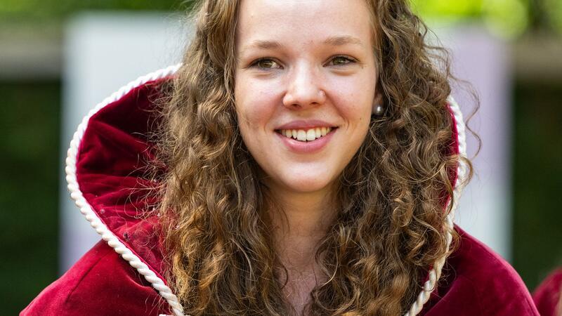 Lisa Röttger ist die aktuelle Heidekönigin, nun wird eine Nachfolgerin gesucht. (Archivbild).