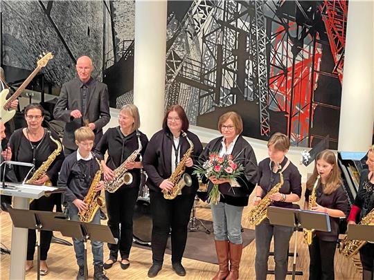 Literarisches Konzert mit Andrea Freistein-Schade (mit Blumen), die in das Leben von Adolphe Sax einführt. Fotos: Privat