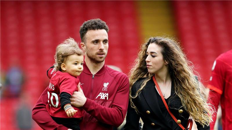 Diogo Jotas Tod schockt Fußballwelt: „Macht keinen Sinn“ Liverpools Diogo Jota mit seiner Frau Rute Cardoso.