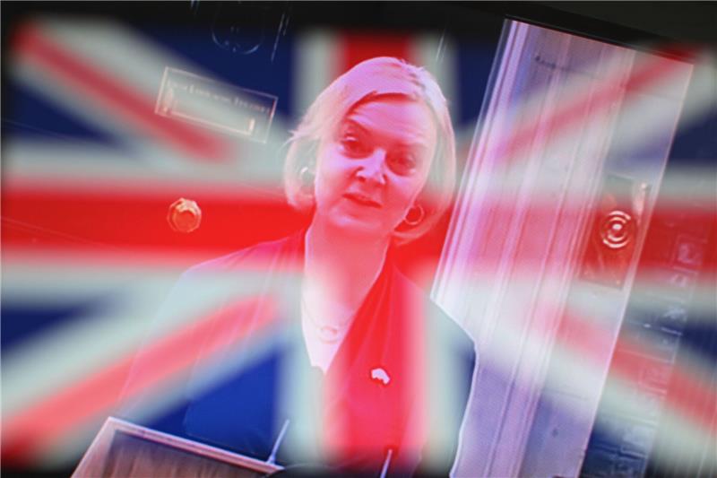 Tory-Partei will nach Truss-Rücktritt schnelle Nachfolge Liz Truss gibt vor der 10 Downing Street ihren Rücktritt als Premierministerin bekannt.