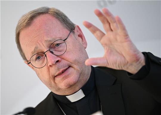 Lobt die Ehrlichkeit der zu Ende gegangenen Weltsynode: Bschof Beorg Bätzing.