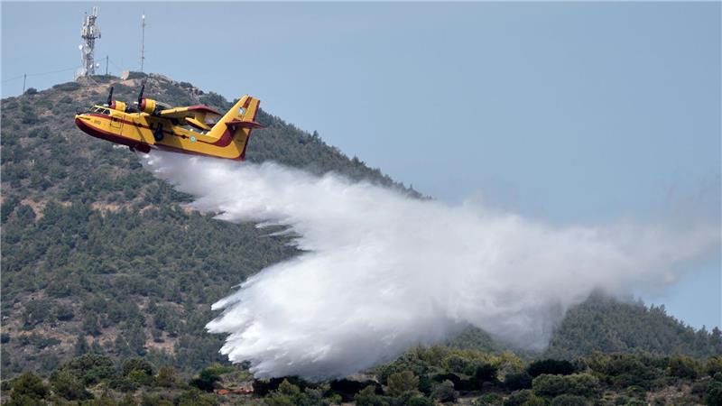 Brände auf Chios unter Kontrolle Löschflugzeuge sind weiterhin unterwegs. (Archivbild)