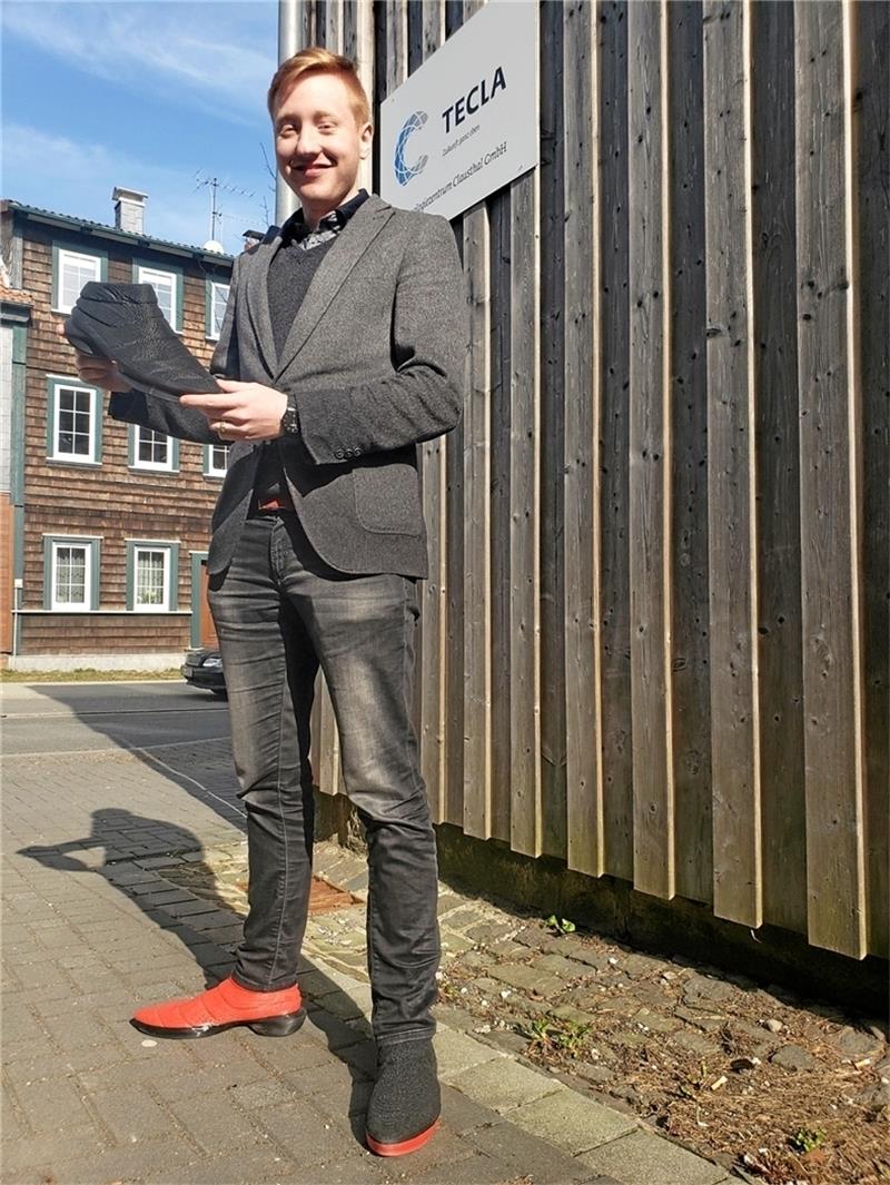 TU-Student erfindet Schuhe aus dem Drucker Logisch, dass  Cornelius Schmitt seine selbst gedruckten Schuhe auch selbst trägt. Es ist gleichzeitig sein Marketing. Fotos: Baran