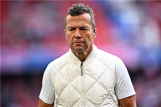 Lothar Matthäus kommt ins Stadion.