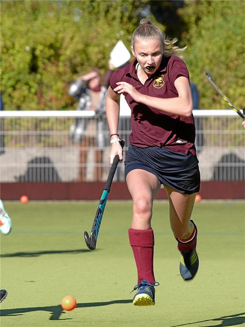 Lotta Schwarzer erzielt für die U 16 des Goslarer HC 09 bei der Endrunde sechs Tore und ist damit maßgeblich am Pokalsieg beteiligt. Foto: Privat