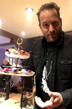 Volle Bude beim Kulturklub Harzburg mit Musik, Schnaps und Etagere Louie und die Etagere, die schon seit Jahren fester Bestandteil der Bad Harzburger Adventskonzerte der Band ist.