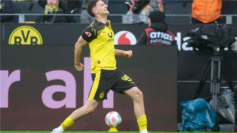 Souveräner Auftritt des BVB: Dortmund schlägt Augsburg Luca Reggiani traf erstmals in der Bundesliga.