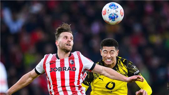 Lucas Höler (l.) traf sehenswert, Jobe Bellingham sah Rot.