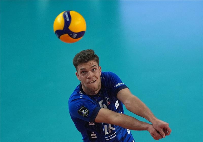 Volleyball-Aderlass: Sieben Spieler verlassen die SVG Lüneburgs Erik Röhrs in Aktion.