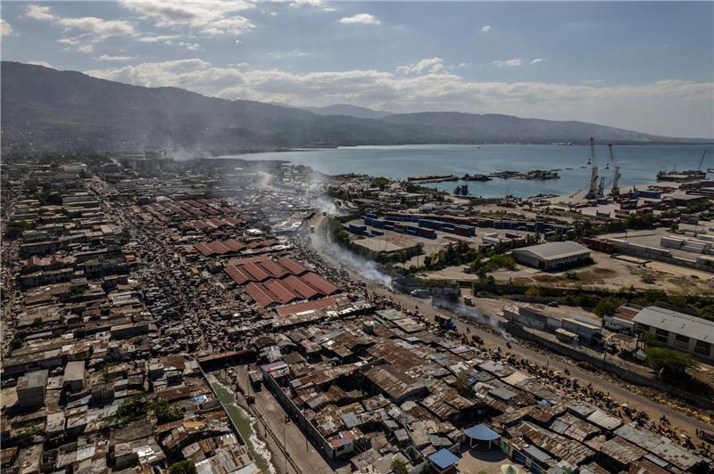 UN besorgt über zunehmende Gewalt in Haiti Luftaufnahme des Stadtteils La Saline in Haitis Hauptstadt Port-Au-Prince. Die Menschen in dem Karibikstaat leiden unter einer äußerst schlechten Sicherheits-, Versorgungs- und Gesundheitslage. Banden kämpfen mit brutalen Mitteln um Territorium.