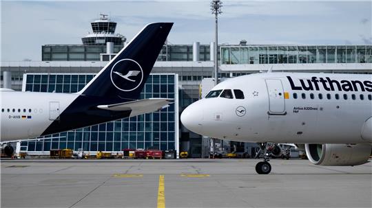 Lufthansa-Maschinen am Münchner Flughafen. (Symbolbild)