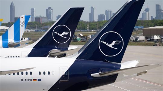 Lufthansa hat ihr Angebot auf der Kurzstrecke gekürzt. (Archivbild)