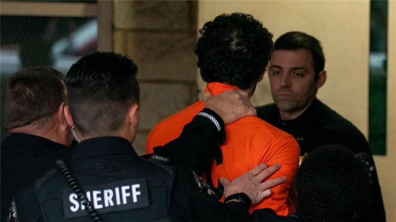 Toter Versicherungschef - Verdächtiger sieht sich als „Held“ Luigi M. wird am Dienstag, 10. Dezember, in das Gerichtsgebäude von Blair County gebracht.