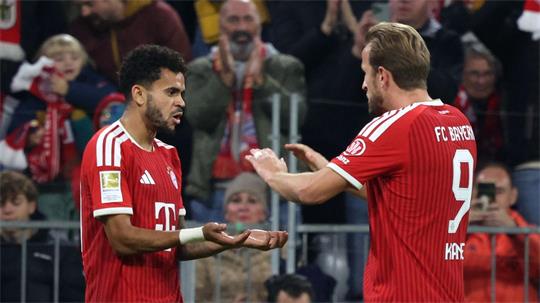Luis Díaz (l) wurde für viele Tore beglückwünscht.