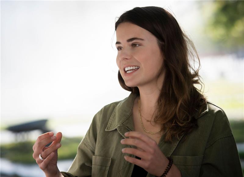 Fridays for Future fordert Klima-„Doppelwumms” Luisa Neubauer vor dem Kanzleramt in Berlin.