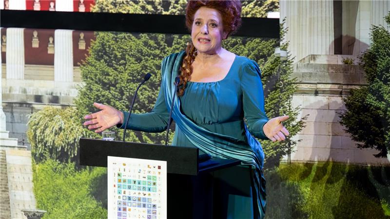 100 Jahre Deutsches Museum - Hommage an die Technik Luise Kinseher sorgt mit Witz als Mama Bavaria für Stimung.