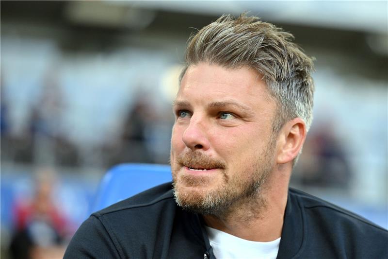 Paderborn verlängert Vertrag mit Kwasniok vorzeitig Lukas Kwasniok ist seit 2021 Trainer des SC Paderborn.