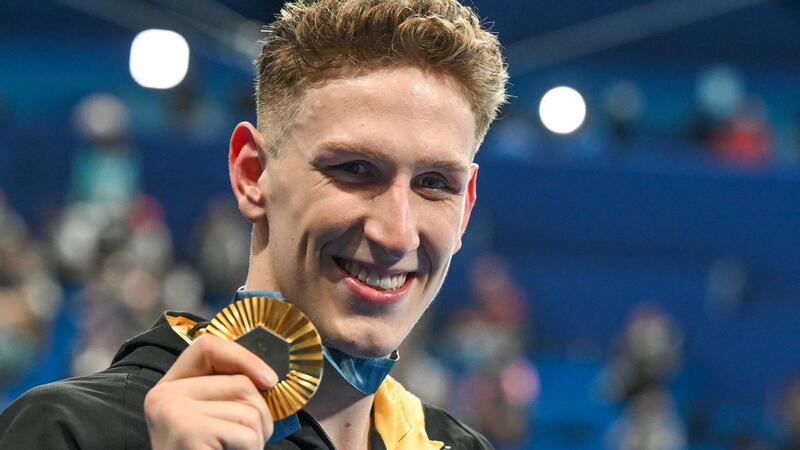 Tränen, Jubel, keine Party: Märtens und der Gold-Triumph Lukas Märtens bejubelt seinen Olympiasieg - viel gefeiert hat er aber nicht.