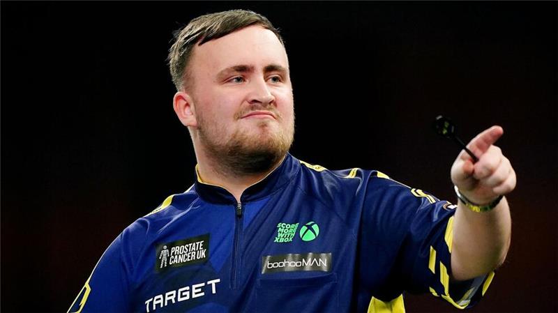 Luke Littler zelebriert den Finaltag.