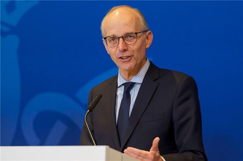 Machtwechsel in Luxemburg: Neuer Regierungschef vereidigt Luxemburg bekommt eine neue Regierung. An der Spitze steht der
christsoziale Luc Frieden als künftiger Premierminister.