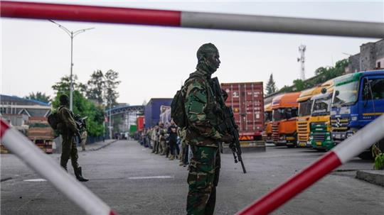 M23-Rebellen lassen rumänische Söldner aus dem Kongo nach Gisenyi im Ruanda ziehen.
