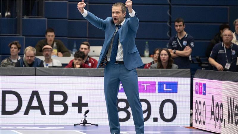 Keine Party für Herbert - MBC gewinnt Basketball-Pokal MBC-Coach Janis Gailitis holte mit dem MBC überraschend den Pokal.