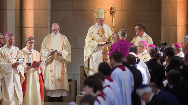 Wilmer neuer Bischof von Münster – Appell gegen Ausgrenzung MIt einem Festgottesdienst wurde Heiner Wilmer in sein neues Amt in Münster eingeführt. Bislang war der Vorsitzende der Deutschen Bischofskonferenz Bischof in Hildesheim.