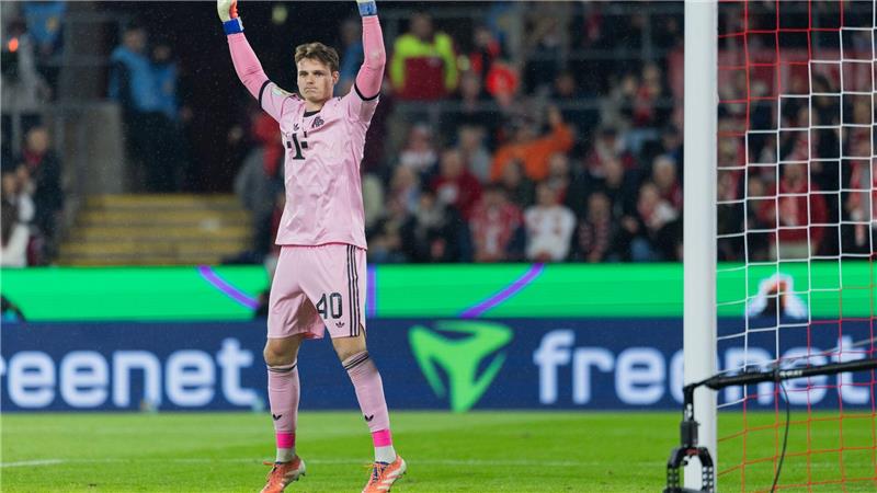 Die Serie hält: FC Bayern auch im DFB-Pokal nicht zu stoppen Machte an alter Wirkungsstätte ein starkes Spiel: Bayern-Keeper Urbig.