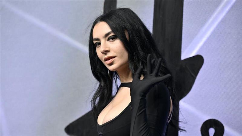 Britisches Wörterbuch kürt „brat“ zum Wort des Jahres Machte den Begriff „brat“ mit ihrem Albumtitel groß: Charli XCX. (Archivbild)