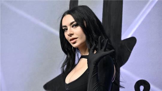 Machte den Begriff „brat“ mit ihrem Albumtitel groß: Charli XCX. (Archivbild)