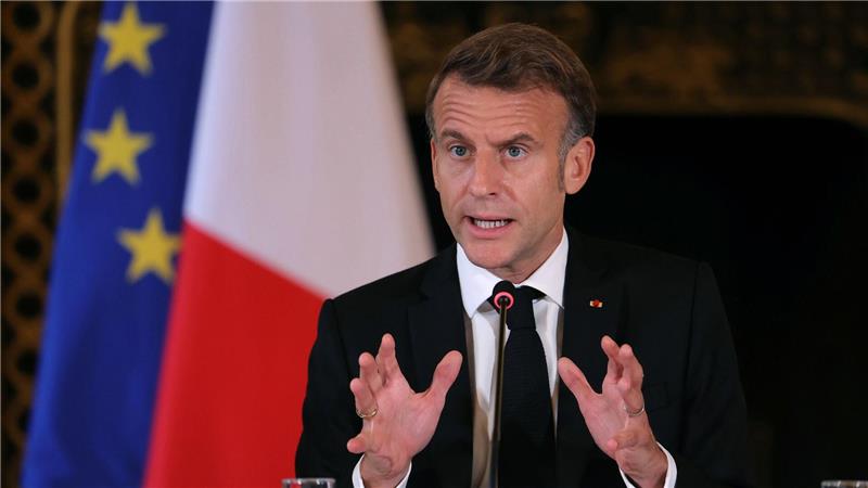 Macron startet Krisenberatung mit Parteispitzen Macron berät mit den Parteispitzen über einen Ausweg aus der Regierungskrise (Archivbild).