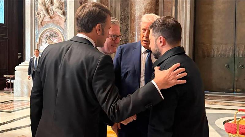 Macron: „Ukraine bereit für bedingungslose Waffenruhe“ Macron spricht mit Selenskyj in Rom über den Krieg in der Ukraine.