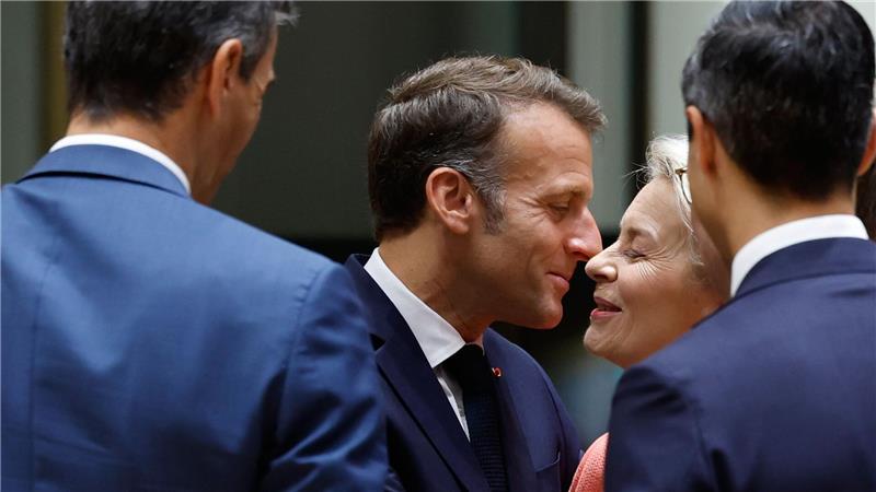 EU gespalten: Wer soll mit Putin reden? Macron steht an der Seite des Kanzlers.