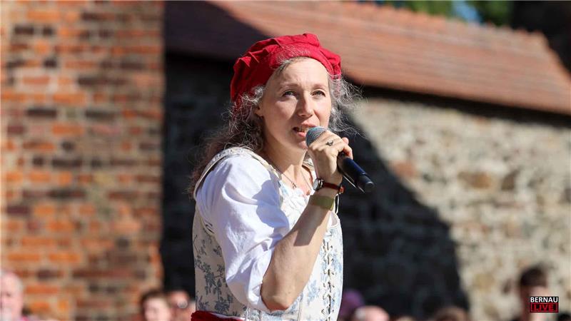 Sommerfest und Märchenstunde im Bad Harzburger Kurpark Madana Kati Pfau kommt Ende Juli zum Märchenerzählen nach Bad Harzburg.