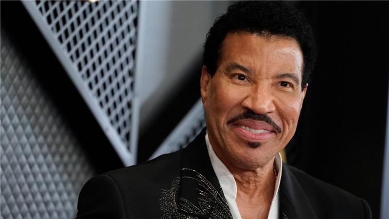 So erklärt Lionel Richie den 80er-Hype „Madonna sah aus wie Madonna. Prince wie Prince. Und Michael Jackson wie Michael Jackson. Sie waren keine Darsteller, sie waren das, was sie waren“, sagt Lionel Richie über die 80er Jahre.