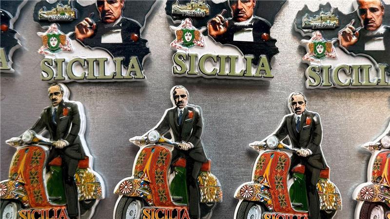 Mafia-Souvenirs sind in Palermo überall zu kaufen. (Archivbild)