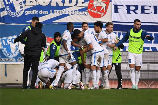 Magdeburg jubelt - der FC St. Pauli hingegen verliert erstmals in dieser Saison ein Ligaspiel.