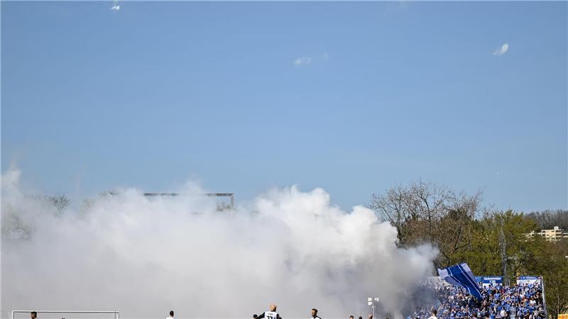 Magdeburg mit 0:1-Niederlage beim SSV Ulm Magdeburgs Fans brannten im Donaustadion Pyrotechnik ab.