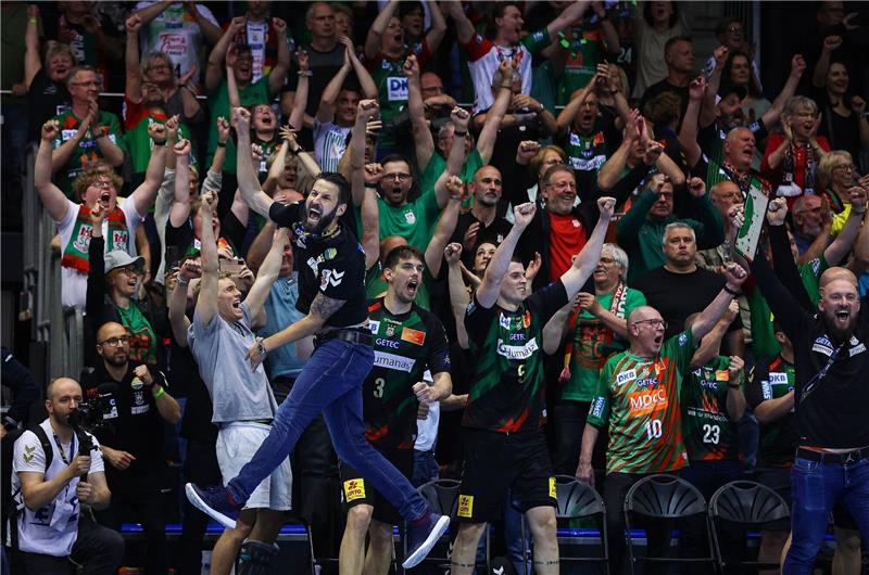Magdeburger Handballer im Final Four - Kiel scheitert Magdeburgs Trainer Bennet Wiegert und die Fans jubeln nach dem Einzug ins Final Four der Champions League.