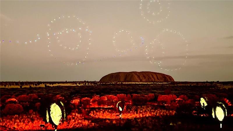Magische Drohnen- und Lasershows erzählen Geschichten aus der Traumzeit.