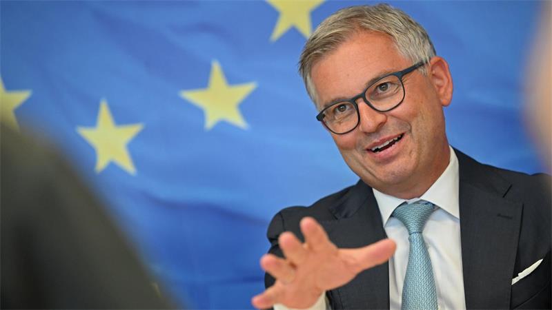 EU-Kommissar: Abbau deutscher Grenzkontrollen an der Zeit Magnus Brunner, EU-Kommissar für Inneres und Migration, im Gespräch mit Journalistinnen und Journalisten der dpa und anderen Mitgliedern des European Newsroom (enr).