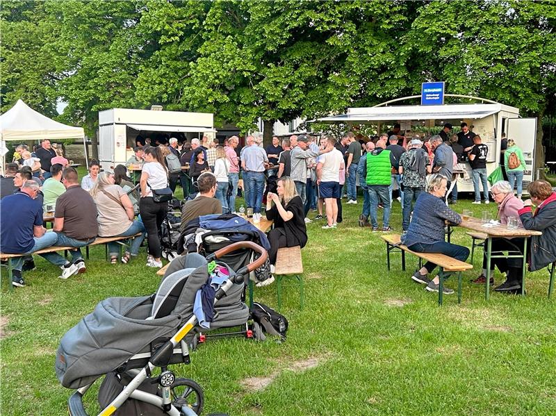 850 Jahre: Lengde frühstückt und feiert zum Geburtstag Maifeier in Lengde