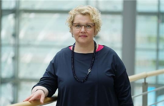 Maike Finnern berichtet, viele Lehrkräfte hätten Angst, sie könnten Ärger bekommen, wenn sie auf Demos gegen rechts gingen.