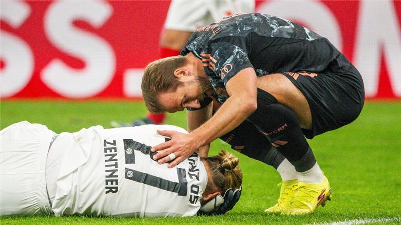 Mainz-Keeper Zentner sauer auf Kane und den Schiedsrichter Mainz-Torhüter Zentner wurde von Harry Kane am Kopf getroffen.