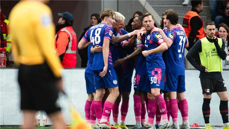 Mainz jubelt über das Tor zum 1:0. 