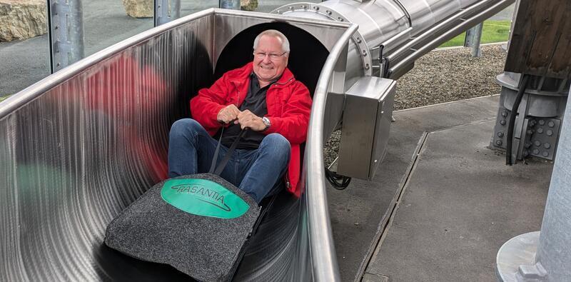 Mairinger erfreut sich ebenso wie die Gäste an seinem Harzturm.